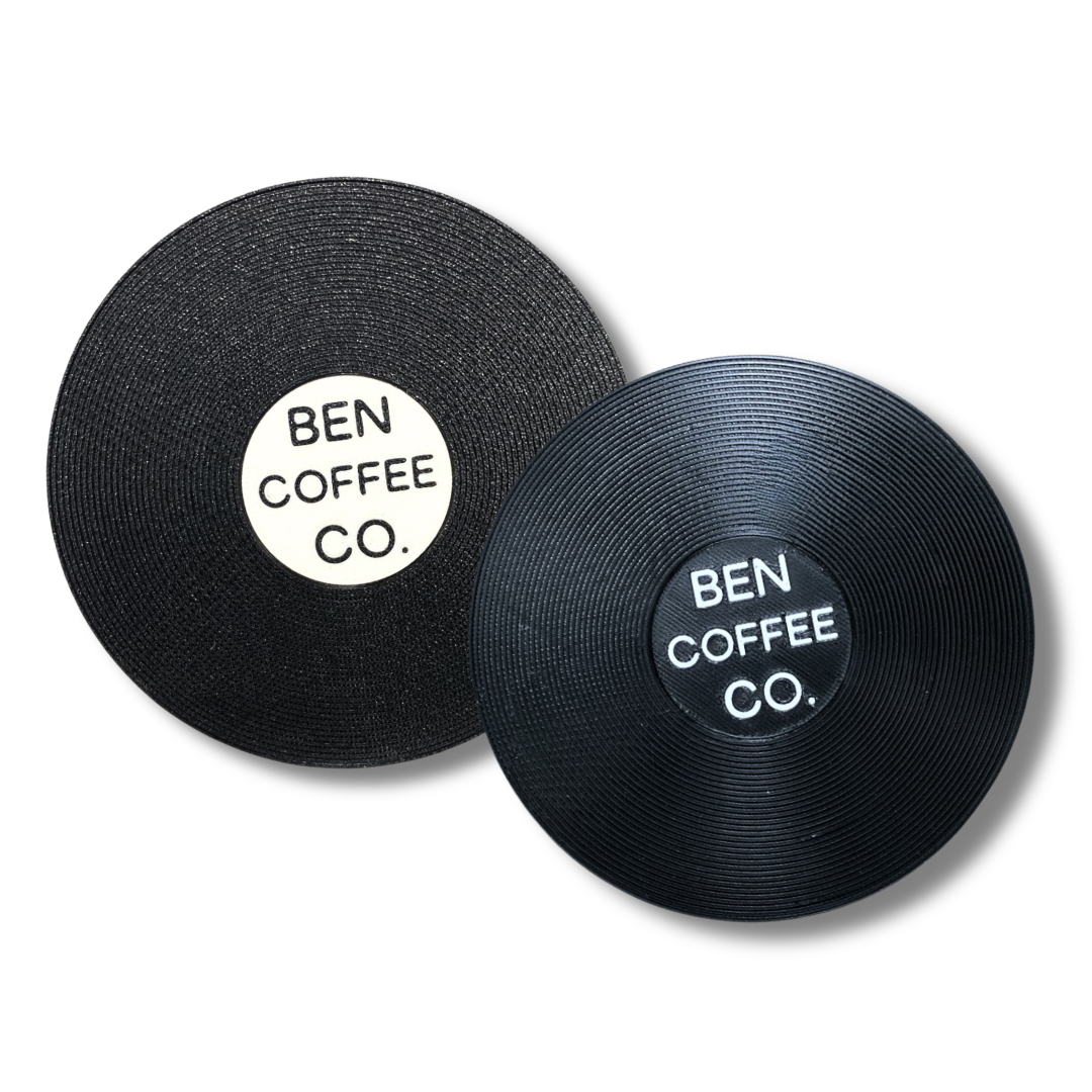 Siyah beyaz plak tasarımıyla şık retro bardak altlığı – Ben Coffee Co.